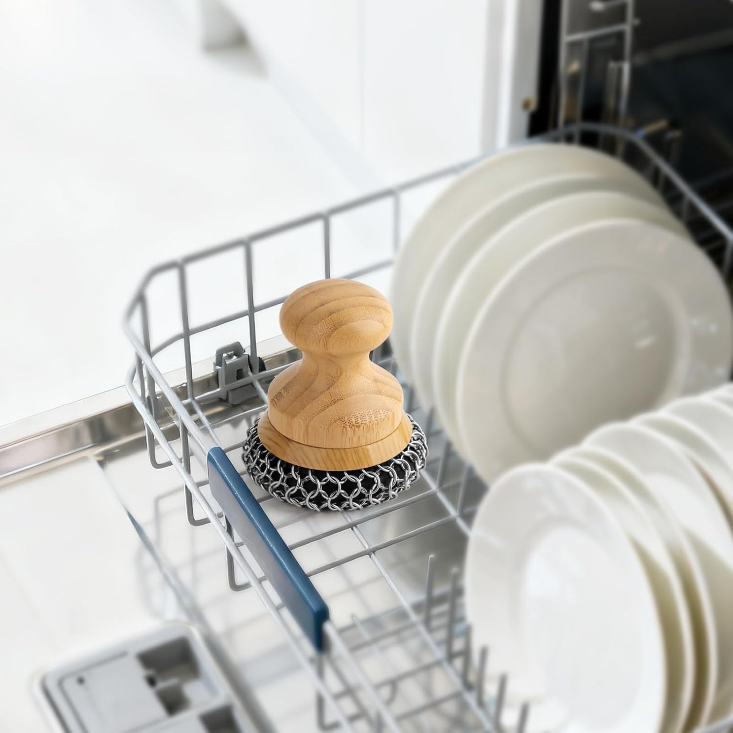 Cast Iron Scrubber and Scraper,Chain Mail Cleaner with Bamboo Handle & Draining Tray,316 Stainless Steel Brush for Cleaning Pots,Pans,Wok,Bakeware,Griddles, Grills,Dishes (Large Chain Mail)