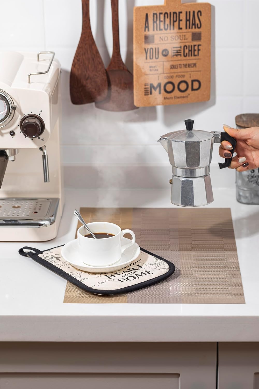 LEXMORE Placemats Set of 6 Vinyl/Plastic Woven Place Mats for Kitchen Table Indoor/Outdoor Washable Placemat Wipeable Dining Table Mats(Gold Dune)