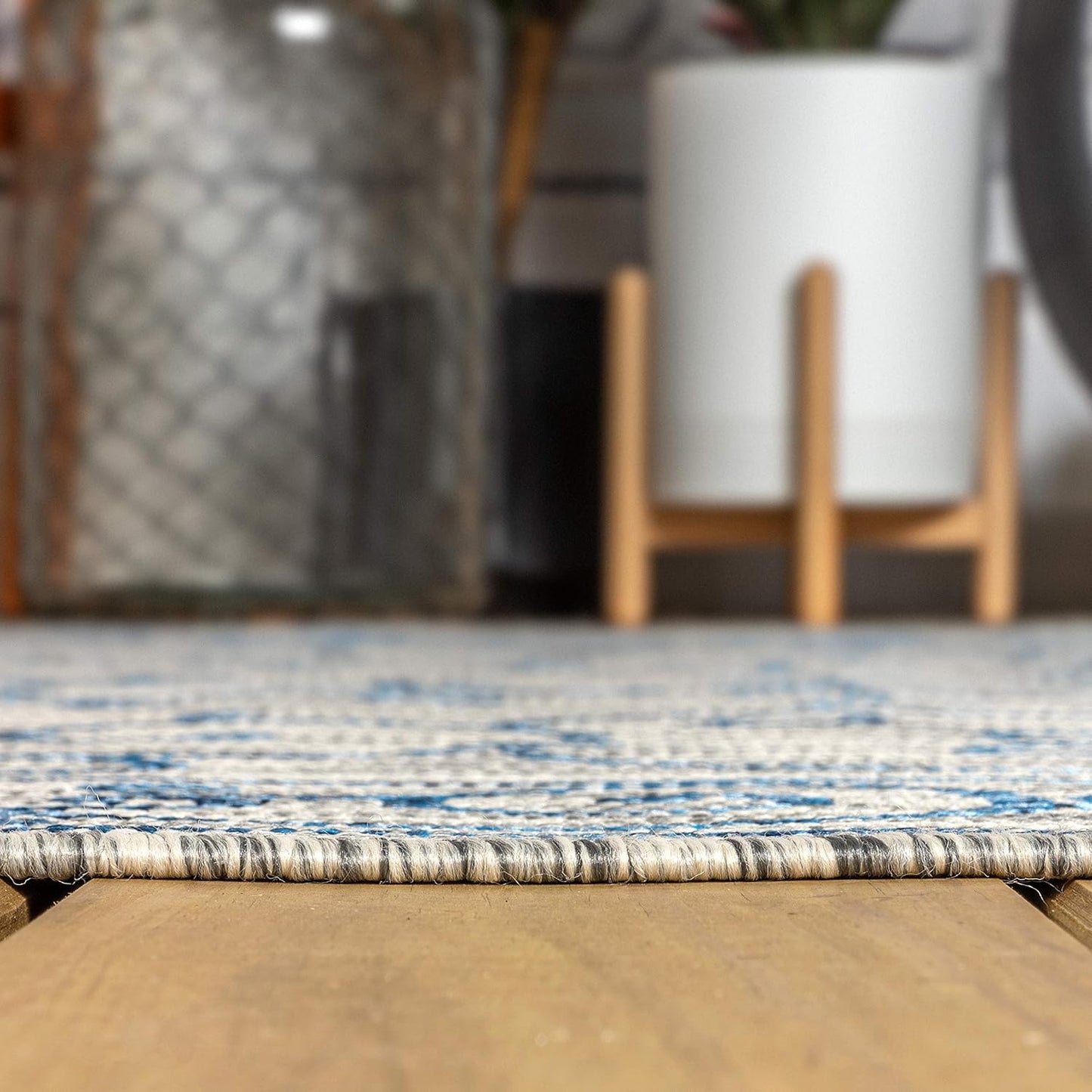 JONATHAN Y Vintage Filigree Indoor Outdoor Square Area Rug 4X4 Gray/Navy, Charleston Textured Weave for Backyard, Patio, Porch, Easy-Cleaning, High Traffic, Pet-Friendly, Non-Shedding (SMB106C-4SQ)