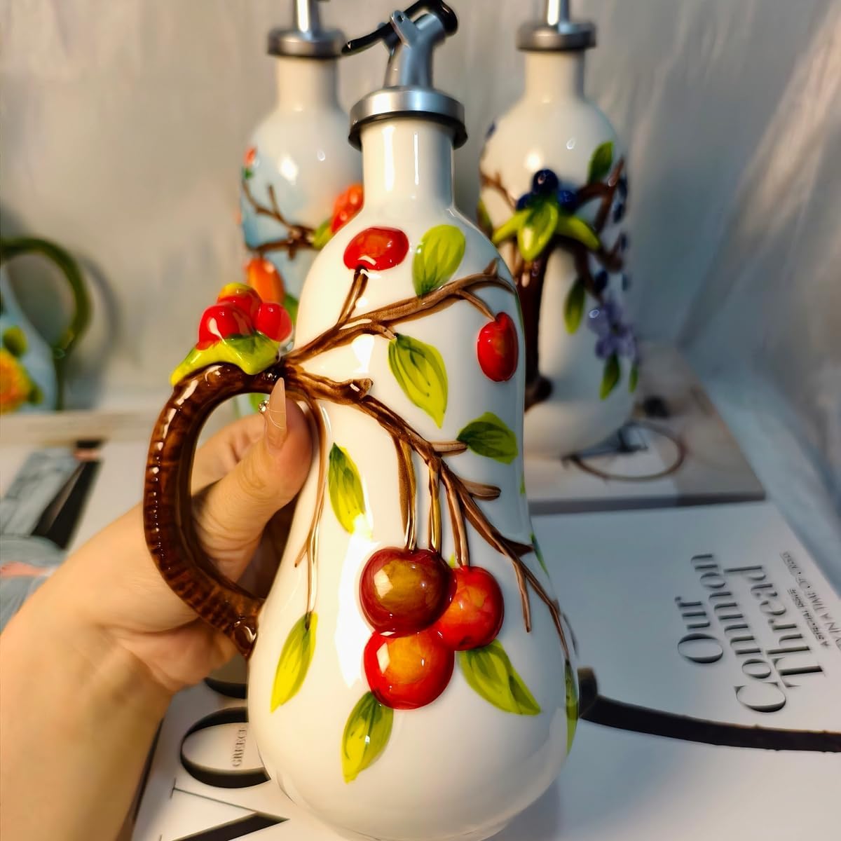 18 Oz Hand Painted Relief Ceramic Olive Oil Bottle Dispenser for Kitchen, Oil and Vinegar Bottle, Seasoning Bottle with Stainless Steel Nozzle, 540mL Oil Container with Handle for Cooking, Light Proof