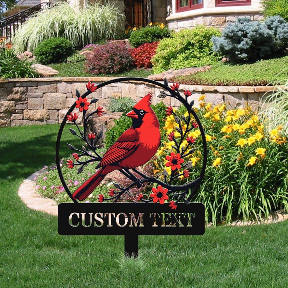 Personalized Name Garden Cardinal Metal Signs with Stake, Custom Family Name Yard Decor for Outdoor Outside, Cardinal Lawn Patio Stake Gardening Enthusiasts Grandmothers Gift