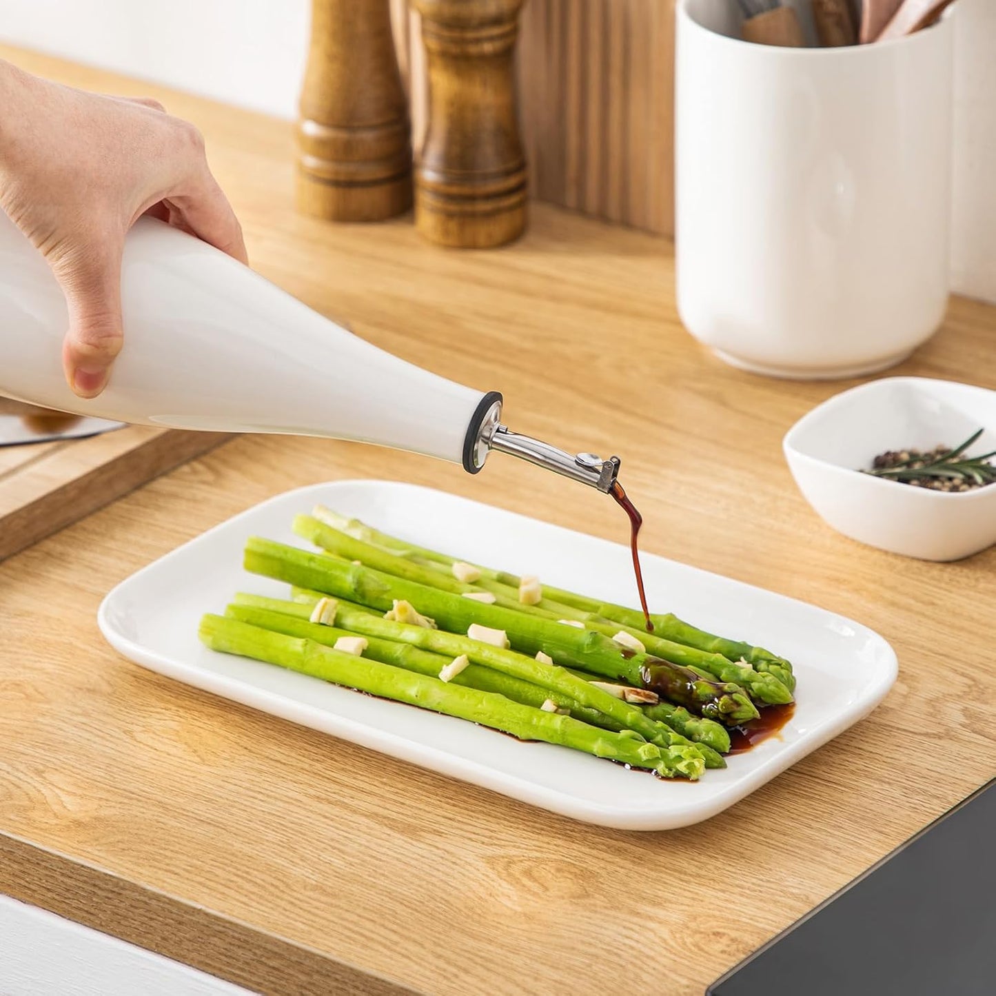 vancasso 16 Oz Ceramic Olive Oil Dispenser Bottle, Bottle Dispenser with Spout and Funnel for Kitchen,Suitable for Oil, Vinegar, Coffee Syrups & Other Liquids, White