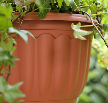 YIKUSH Hanging Planter for Indoor and Outdoor Plants 2 Pack 12 inch Flower Pot Plastic Plant Pot with Drainage Hole and Absorbing Tray（Terracotta）