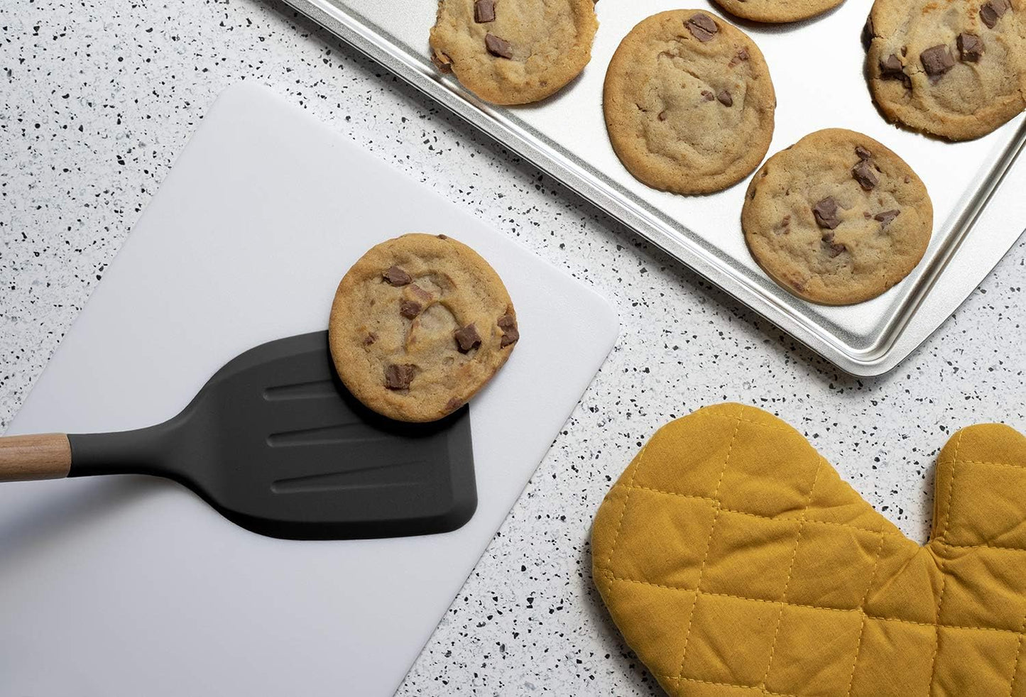 Country Kitchen Non Stick Silicone Utensil Set with Rounded Wood Handles for Cooking and Baking, 6 Piece Set, Black