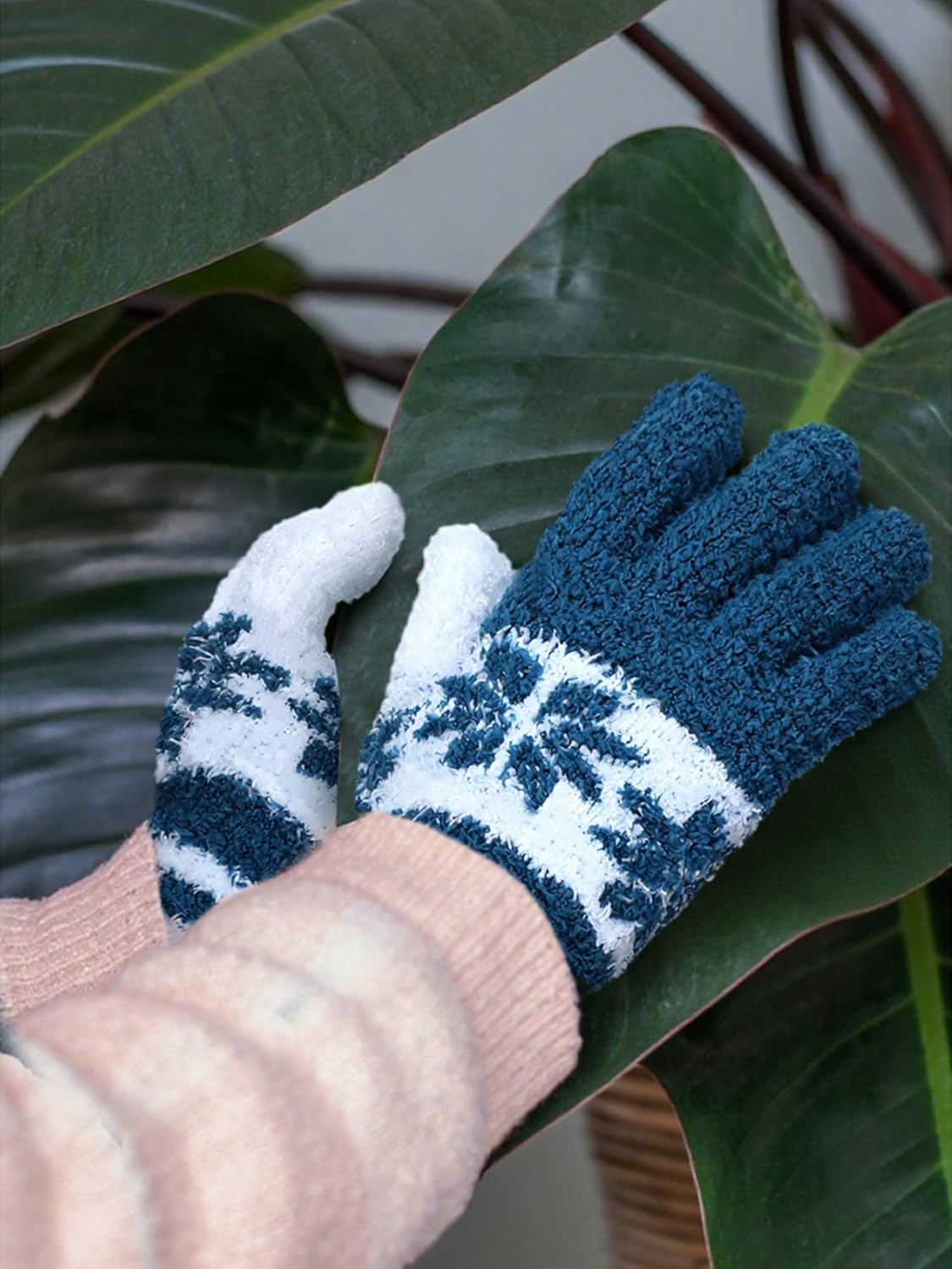 Patelai 3 Pairs Microfiber Plant Dusting Gloves Leaf Cleaning Gloves for Indoor Plants, Blinds, Furniture, House(Large,Snowflake Dark Blue, Gray, Khaki, White)