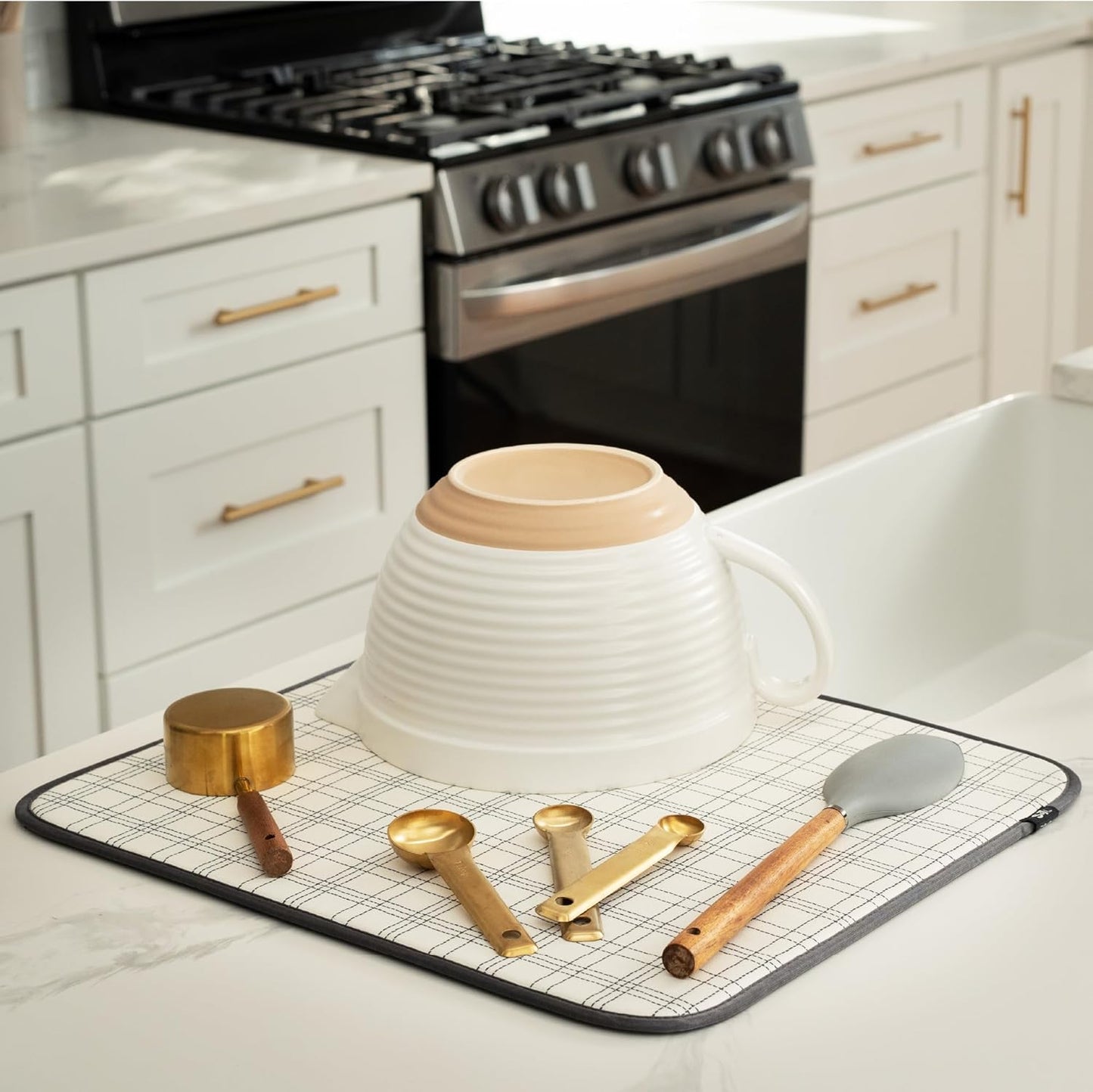 S&T INC. Dish Drying Mat, 16” x 18”, Absorbent Microfiber Kitchen Counter Mat, Dish Drying Pad for Dishes, Utensils, Pots and Pans, Large, Stitched Plaid