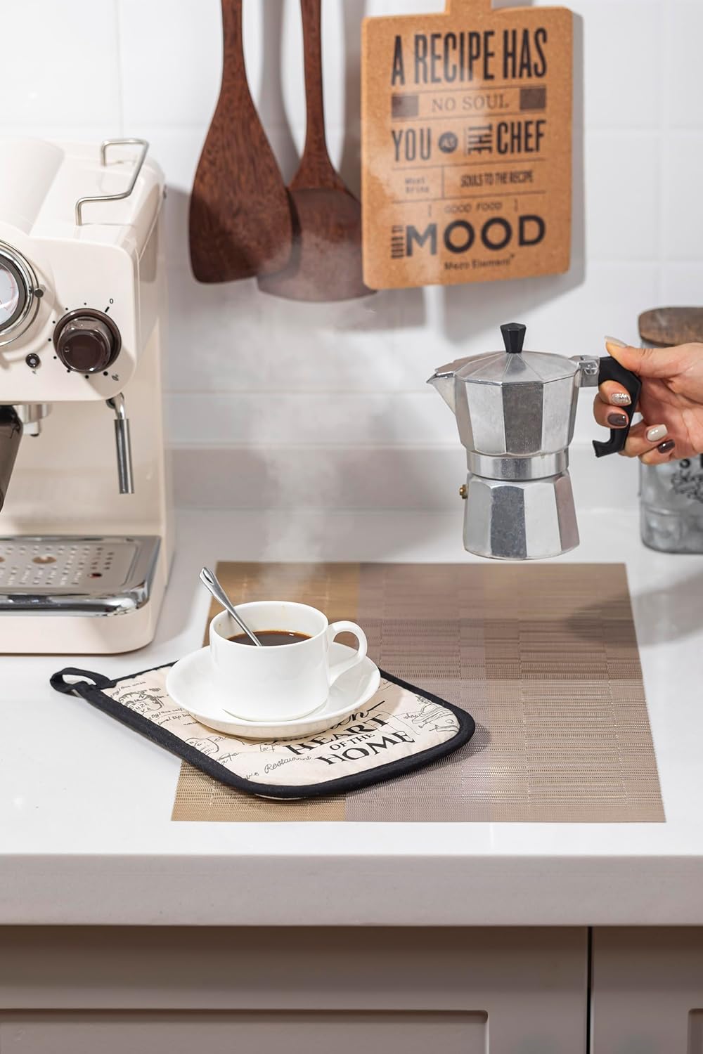 LEXMORE Placemats Set of 8 Vinyl/Plastic Woven Place Mats for Kitchen Table Indoor/Outdoor Washable Placemat Wipeable Dining Table Mats(Gold Dune)