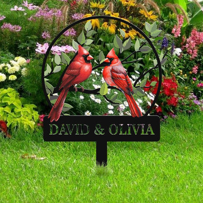 Personalized Name Garden Cardinal Metal Signs with Stake, Custom Family Name Yard Decor for Outdoor Outside, Cardinal Lawn Patio Stake Gardening Enthusiasts Grandmothers Gift