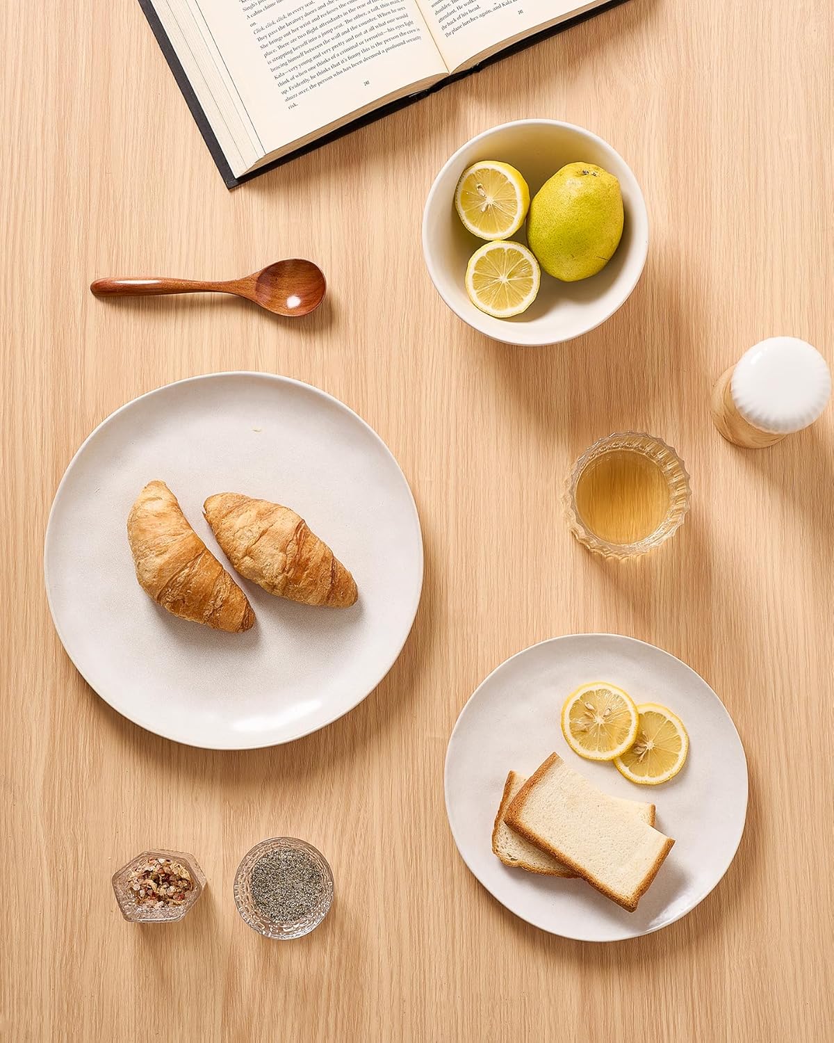 Famiware Dinnerware Sets for 8, Ocean Round 24-Piece Kitchen Plates and Bowls Sets, Microwave and Dishwasher Safe, Scratch Resistant, Matte White