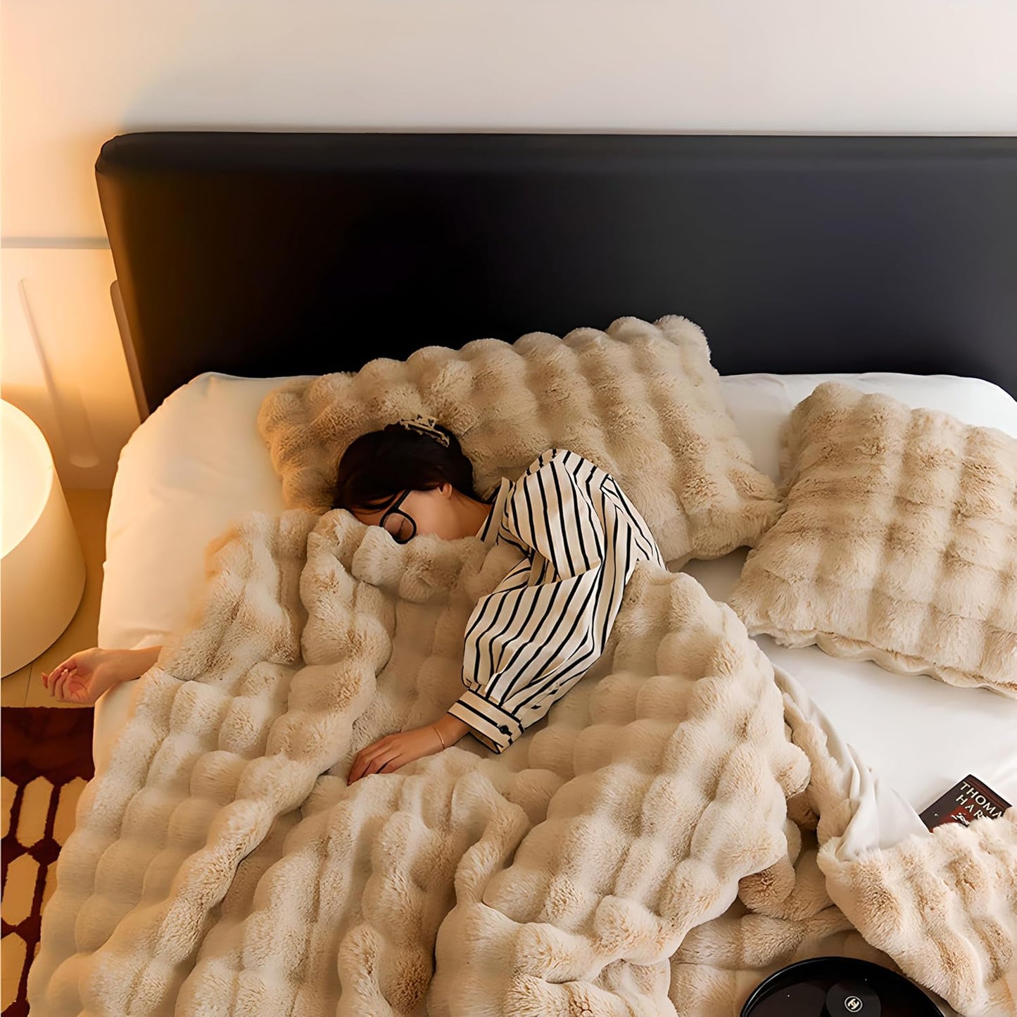 UKELER Camel Fleece Throw Blanket for Couch Faux Fur Throw Blanket Fluffy Blankets and Throws for Bed, Sofa, Office, Camping Cozy Plush Warm Thick Velvet Bed Blanket for Women, Men 60''x80''