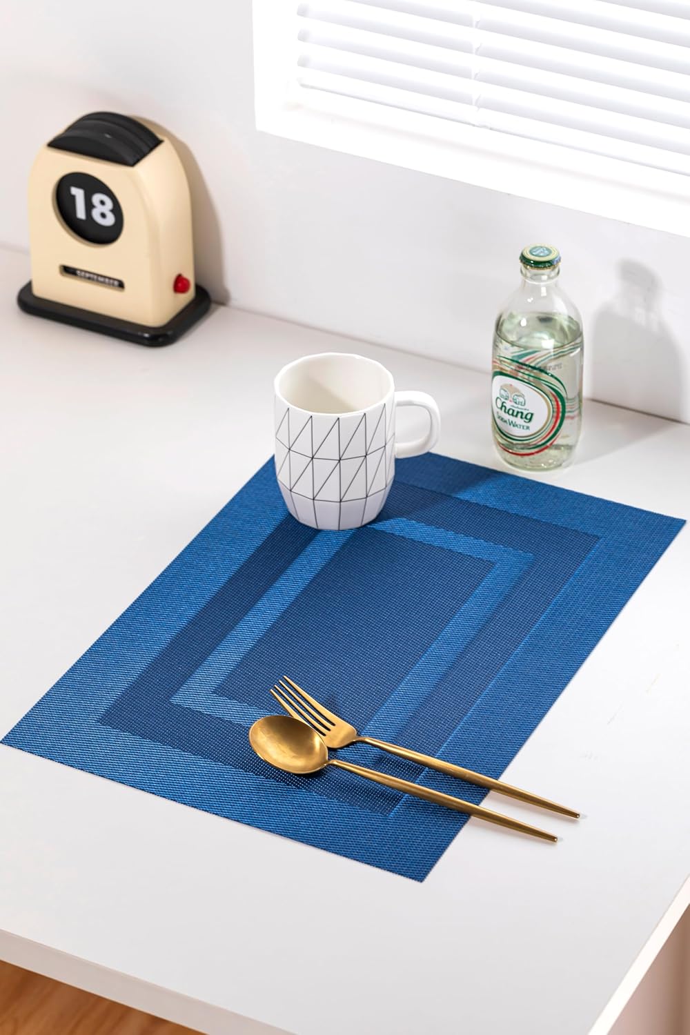 LEXMORE Placemats Set of 8 Vinyl/Plastic Woven Place Mats for Kitchen Table Indoor/Outdoor Washable Placemat Wipeable Dining Table Mats(Navy Cube)