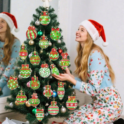 Tondiamo 20 Pcs Christmas Diamond Painting Keychain Kits 5D DIY Diamond Art Pendants Double Sided Hanging Key Chains for Christmas Party Decoration DIY(Green Balls)