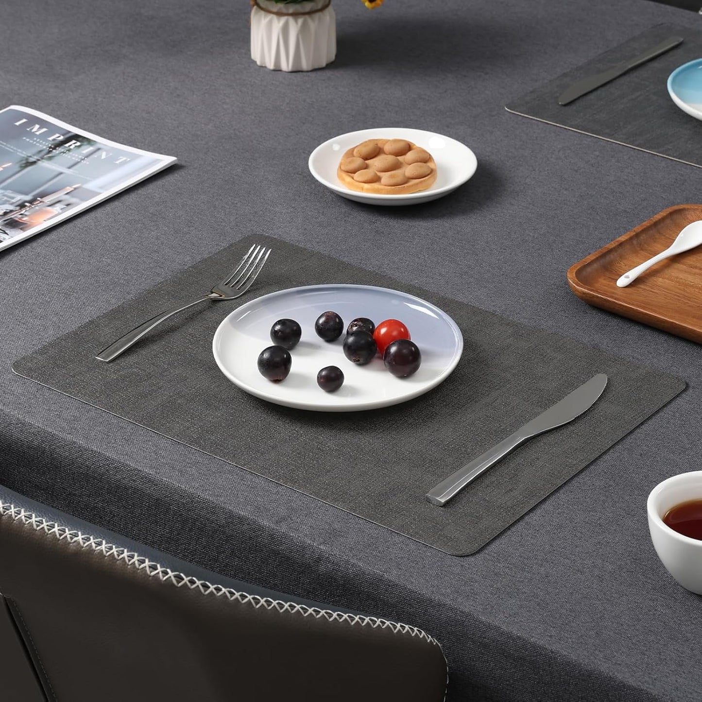 Myir JUN Placemats Dual Sided, Faux Leather Place Mats Set of 8 Indoor Placemat for Dining Table Non-Slip Washable Place Mat Heat Resistant Outdoor Table Mats (Set of 8, Gray Beige)