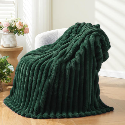 NEWCOSPLAY Super Soft Twin Blanket Dark Green Premium Silky Flannel Fleece 3D Ribbed Jacquard Lightweight Bed Blanket All Season Use (Dark Green Ribbed, Twin(60"x80"))
