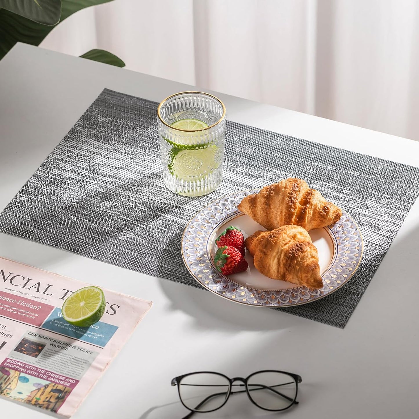 LEXMORE Placemats Set of 4 Vinyl/Plastic Woven Place Mats for Kitchen Table Indoor/Outdoor Washable Placemat Wipeable Dining Table Mats(Ombre Gray)