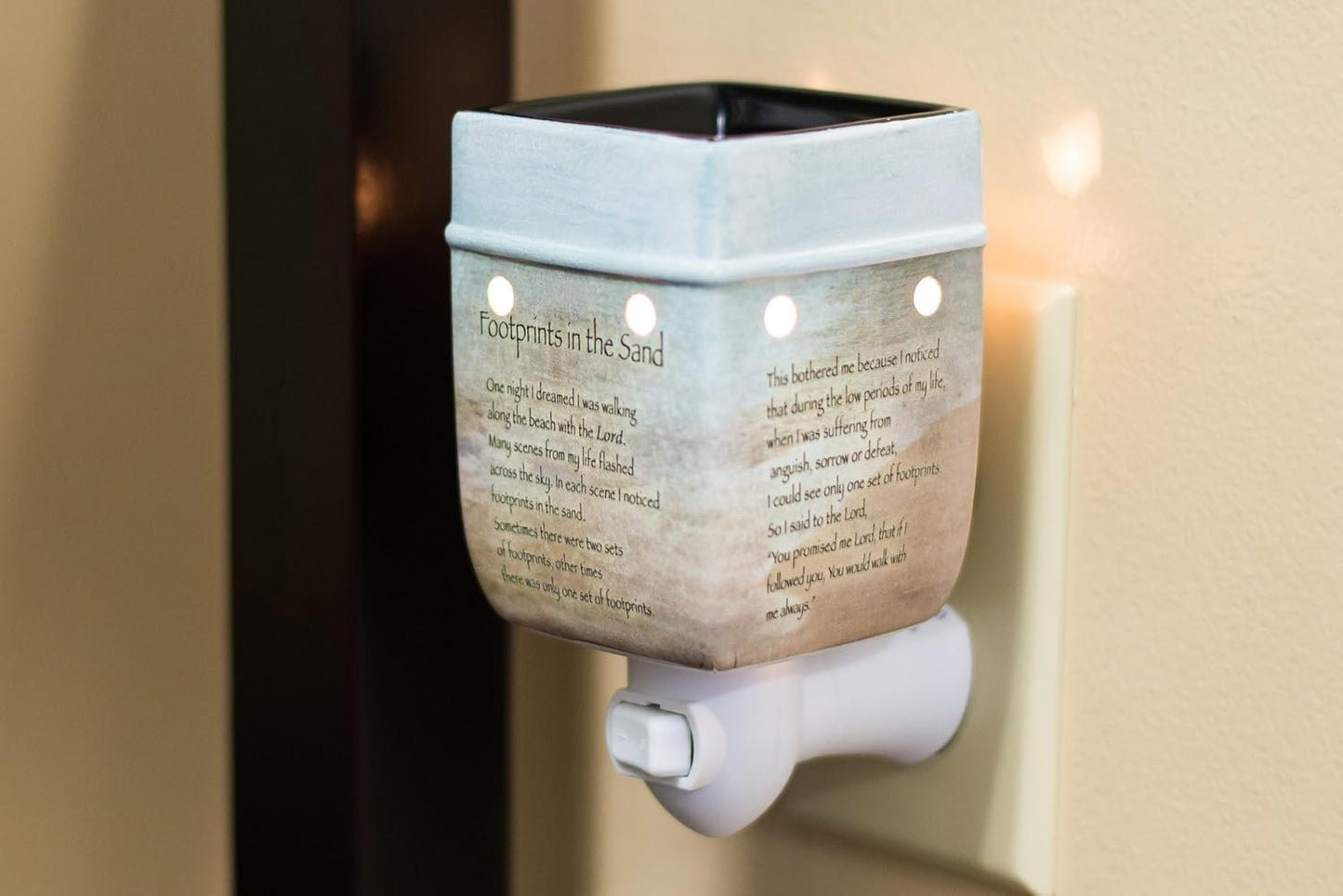 Elanze Designs Footprints in The Sand Ceramic Stoneware Electric Plug-in Outlet Wax and Oil Warmer