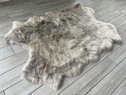 LAMBZY Faux Sheepskin Super Soft Hypoallergenic Free Shape Silky Shag Rug, Luxury Shaggy Silky Plush Carpet for Bedrooms Living Kids Room Sofa Rugs (Brown with Beige Tips, Quarto 4 Pelts 4'x6')