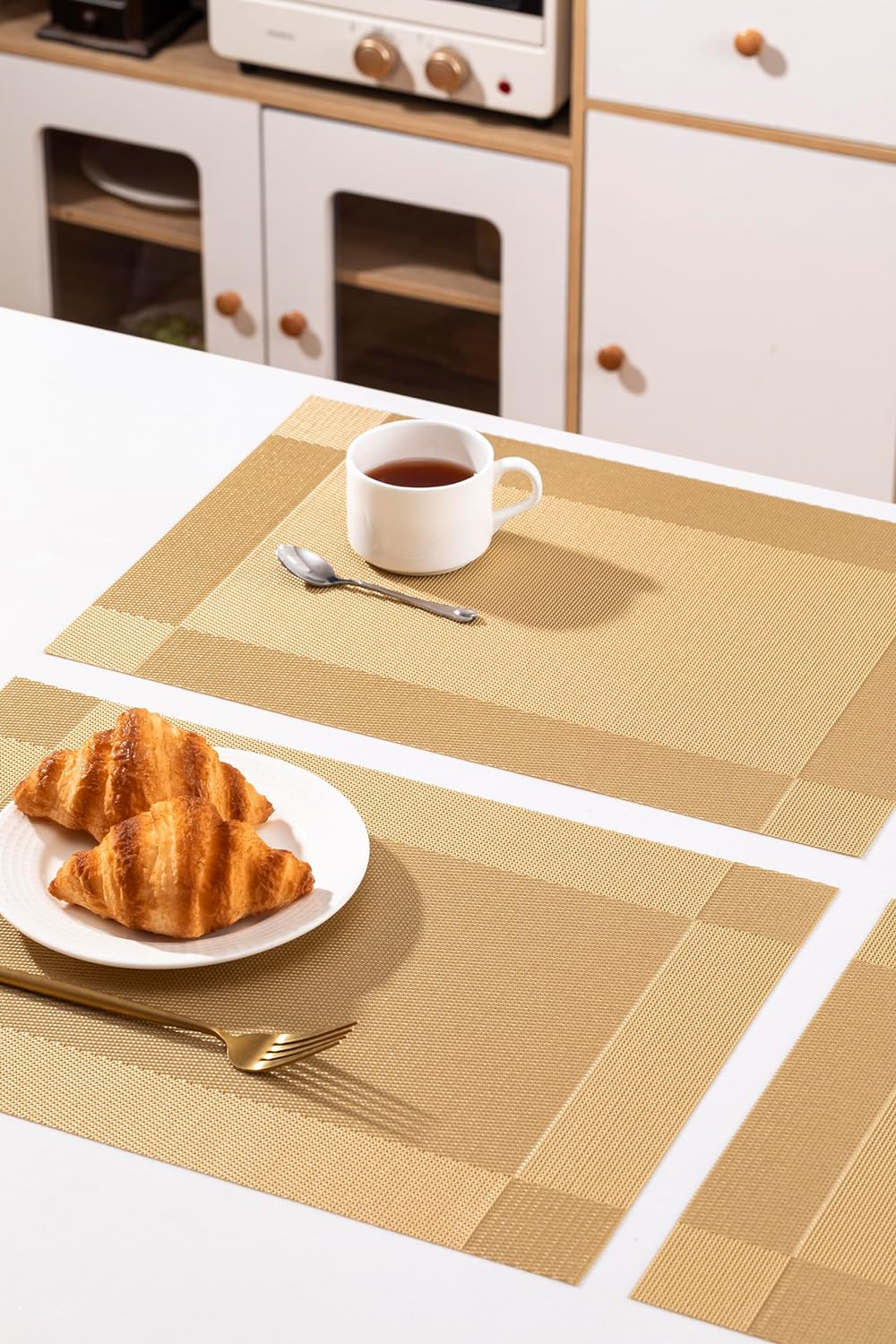 LEXMORE Placemats Set of 4 Vinyl/Plastic Woven Place Mats for Kitchen Table Indoor/Outdoor Washable Placemat Wipeable Dining Table Mats(Gold Cube)