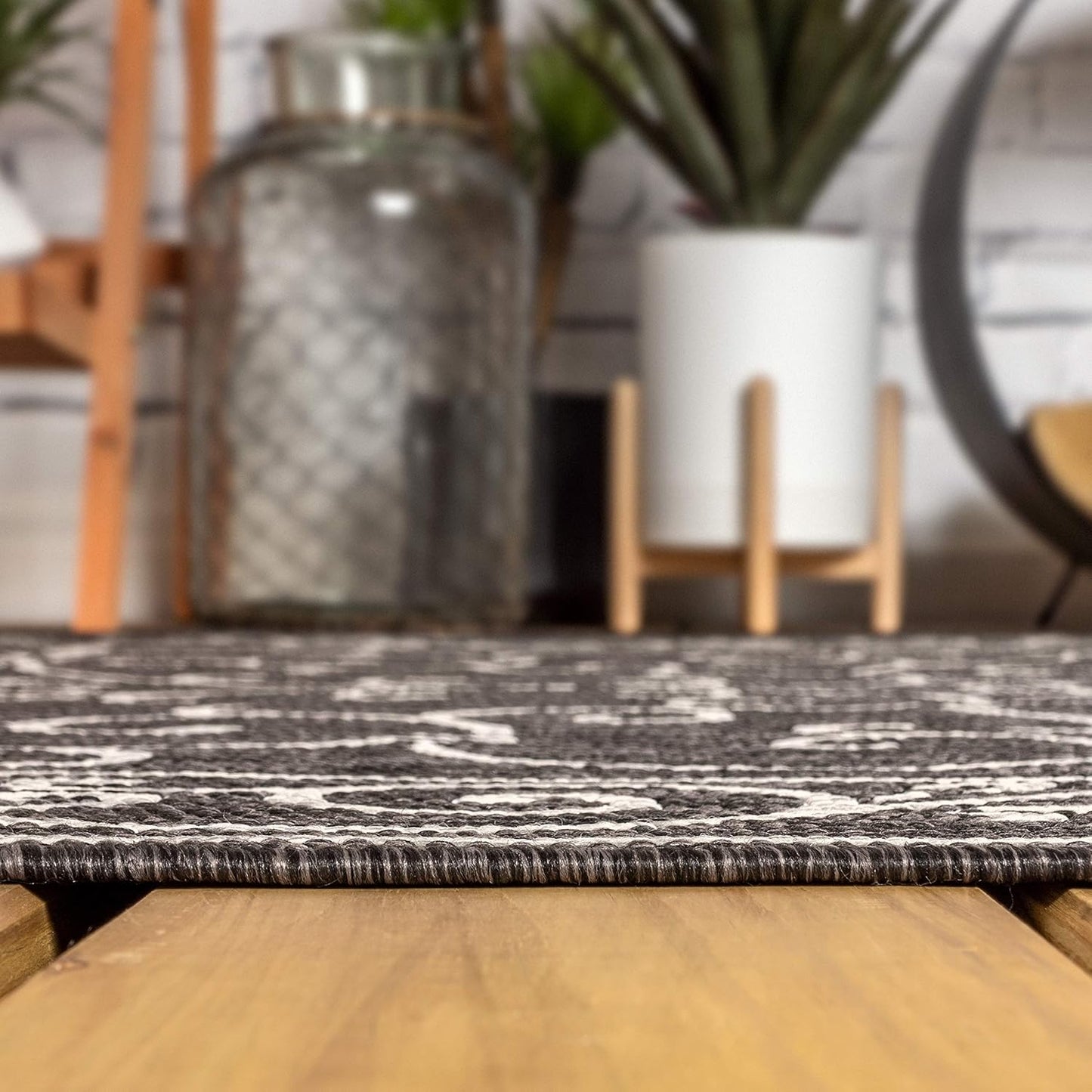 JONATHAN Y Vintage Filigree Indoor Outdoor Round Area Rug 6 Ft Black/Gray, Charleston Textured Weave for Backyard, Patio, Porch, Easy-Cleaning, High Traffic, Pet-Friendly, Non-Shedding (SMB106G-6R)