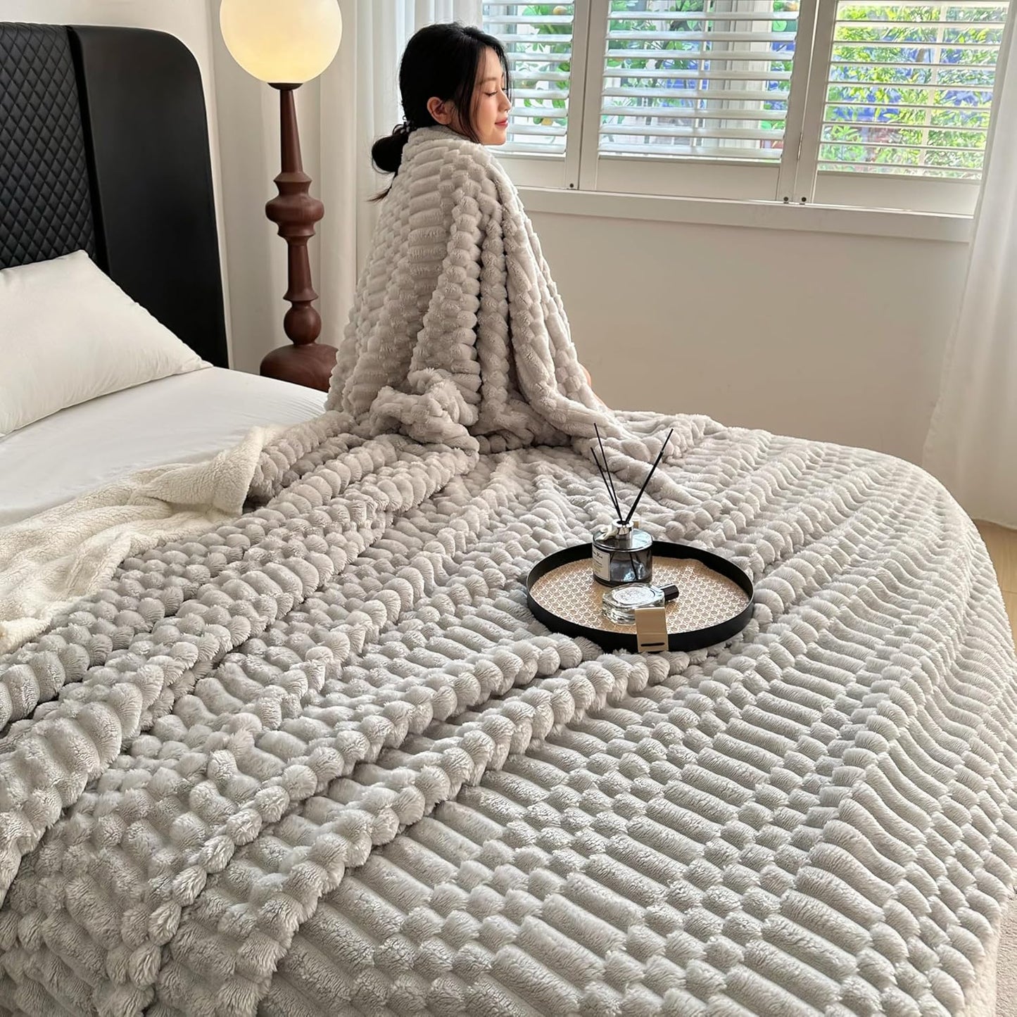 UKELER Sherpa Bed Blanket 80 × 90 inch, Ultra Soft Queen Size Throw Blanket for All Season, 470 GSM Cozy Plush Striped Fleece Blankets for Bedroom Living Room Dorm Hostel Sofa Camping, Silver Gray