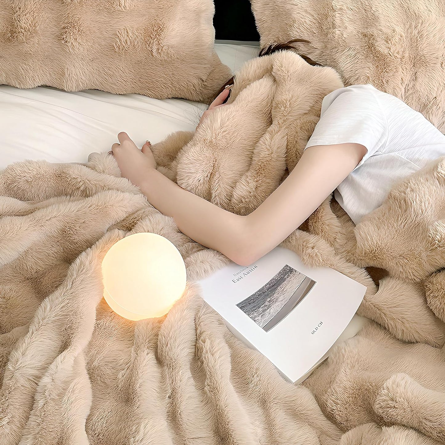 UKELER Camel Fleece Throw Blanket for Couch Faux Fur Throw Blanket Fluffy Blankets and Throws for Bed, Sofa, Office, Camping Cozy Plush Warm Thick Velvet Bed Blanket for Women, Men 60''x80''