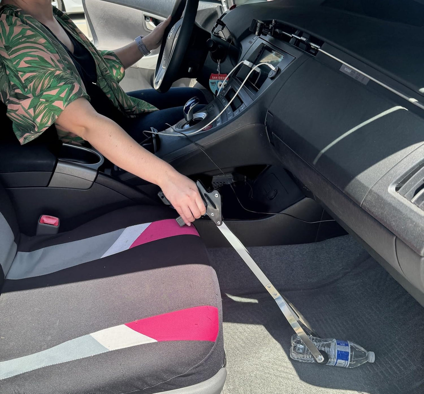 ArcMate EZ Reacher - Heavy Duty Grab-It Reaching Tool - Grabber Reacher with 4.5 Inch Jaws, Can Lift a Dime to 8 lb. Brick, Lightweight, Sturdy, Perfect for Tight Spots, 20" (20S)