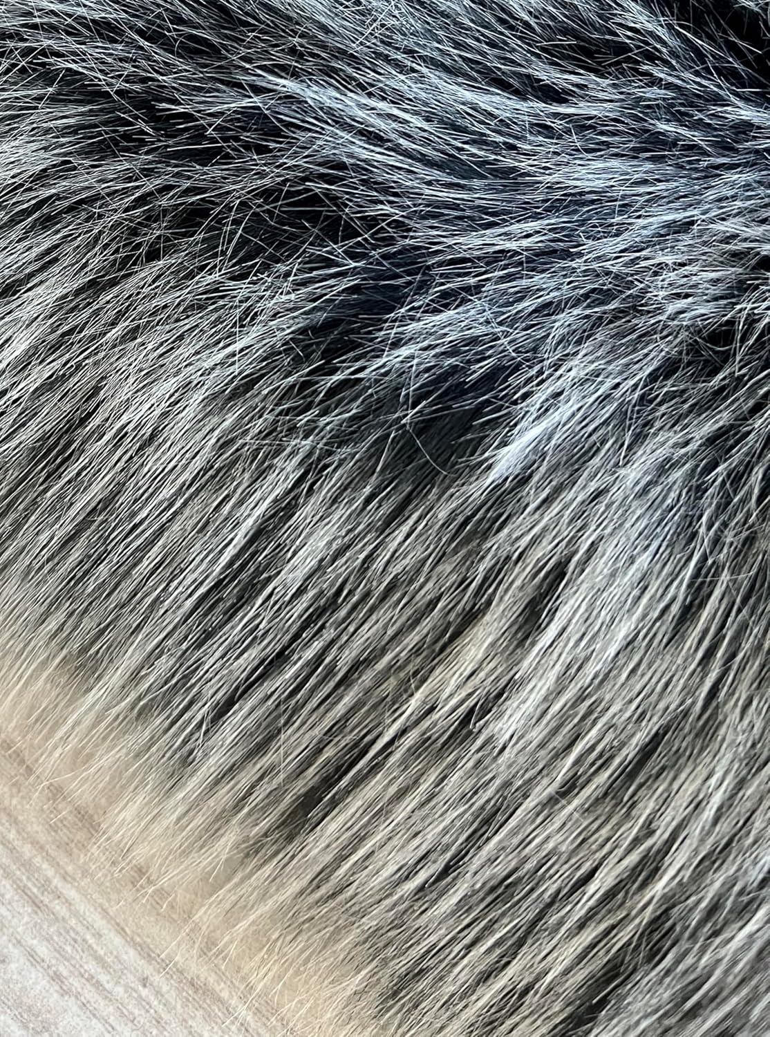 LAMBZY Faux Sheepskin Super Soft Hypoallergenic Free Shape Silky Shag Rug, Luxury Shaggy Silky Plush Carpet for Bedrooms Living Kids Room Sofa Rugs (Black with White Tips, Quarto 4 Pelts 4'x6')