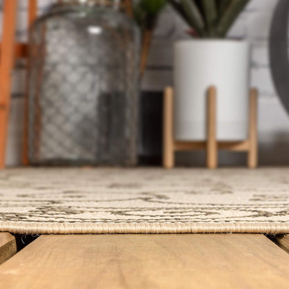 JONATHAN Y Vintage Filigree Indoor Outdoor Round Area Rug 8 Ft Beige/Brown, Charleston Textured Weave for Backyard, Patio, Porch, Easy-Cleaning, High Traffic, Pet-Friendly, Non-Shedding (SMB106A-8R)