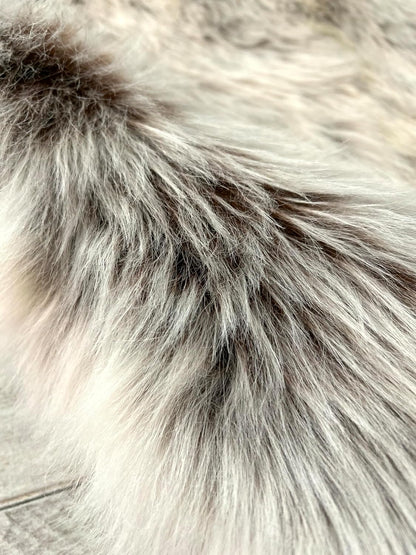 LAMBZY Faux Sheepskin Super Soft Hypoallergenic Free Shape Silky Shag Rug, Luxury Shaggy Silky Plush Carpet for Bedrooms Living Kids Room Sofa Rugs (Brown with Beige Tips, Quarto 4 Pelts 4'x6')