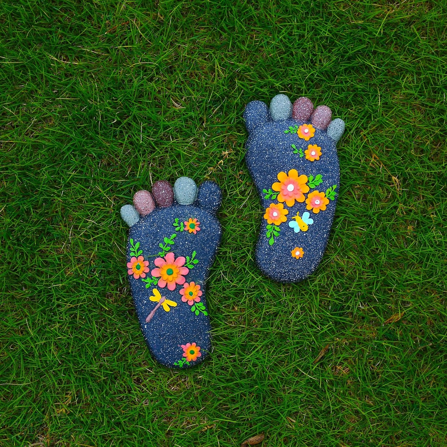 Stepping Stones Garden Decorative Stones for Patio, Deck, Garden or Sidewalk Home Decor Footprint Shaped Stepping Stones Set of 2 （Dark Grey）