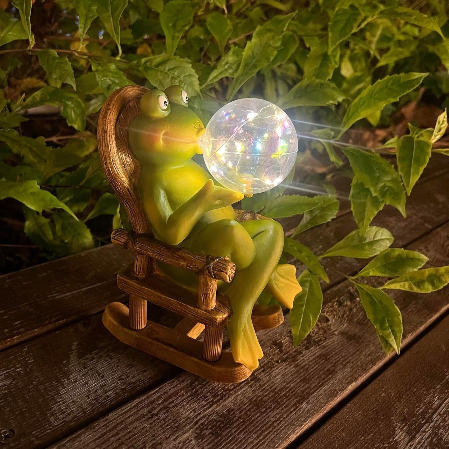 Garden Solar Frog Statue with Glowing Bubble Resin Figurine Outdoor Light Decor Hand-Painted Whimsy for Yard Patio Porch Fairy Decoration Housewarming Unique Gifti for Women